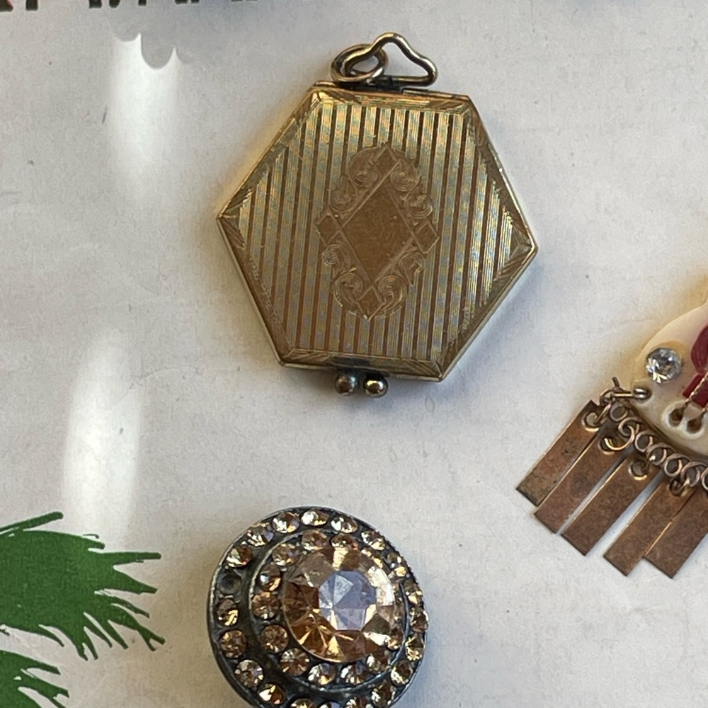 Vintage buttons single earrings pendant locket crafts! - Picture 8 of 12